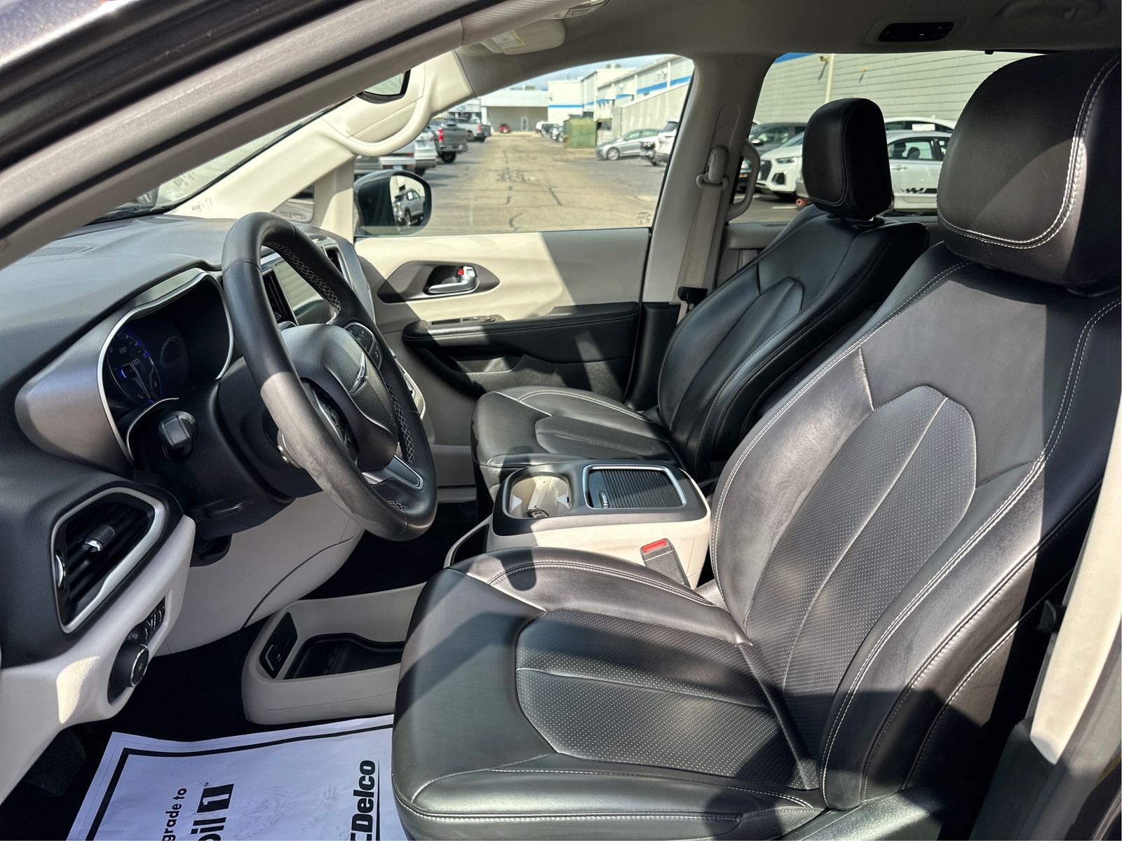 2023 Chrysler Pacifica Touring L - Photo 9