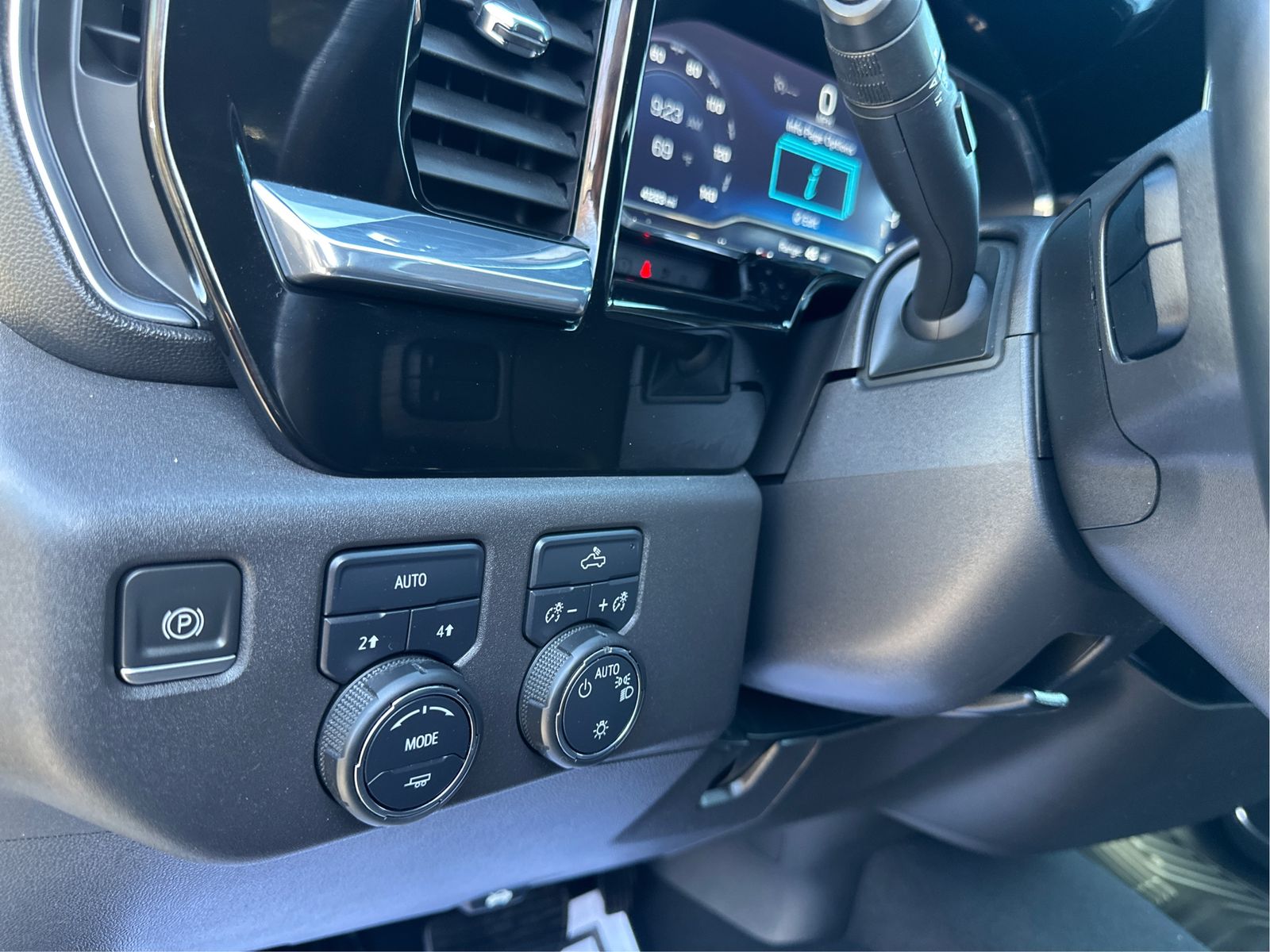 2023 Chevrolet Silverado 1500 LT - Photo 18