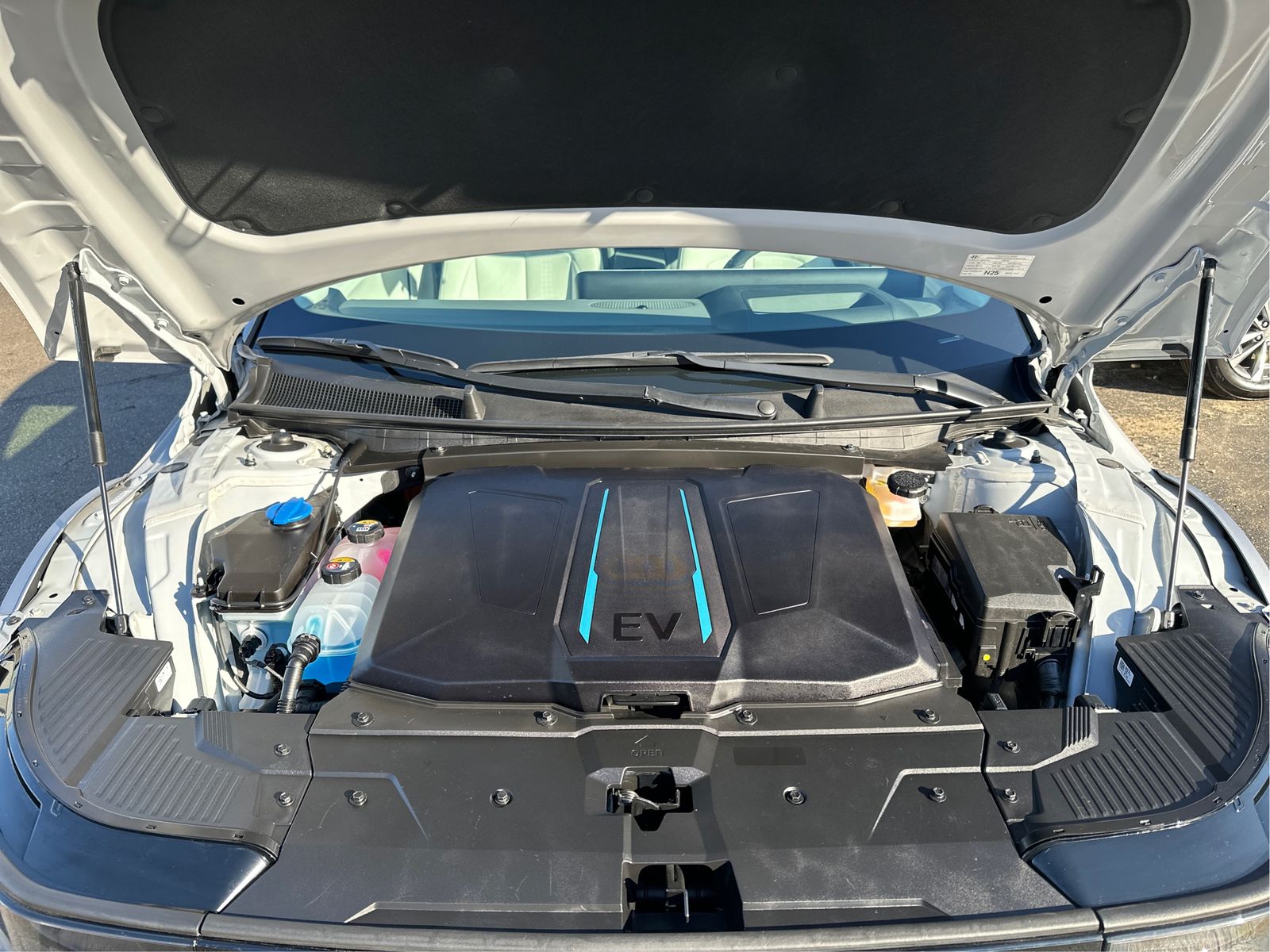2024 Hyundai IONIQ 5 Limited - Photo 11