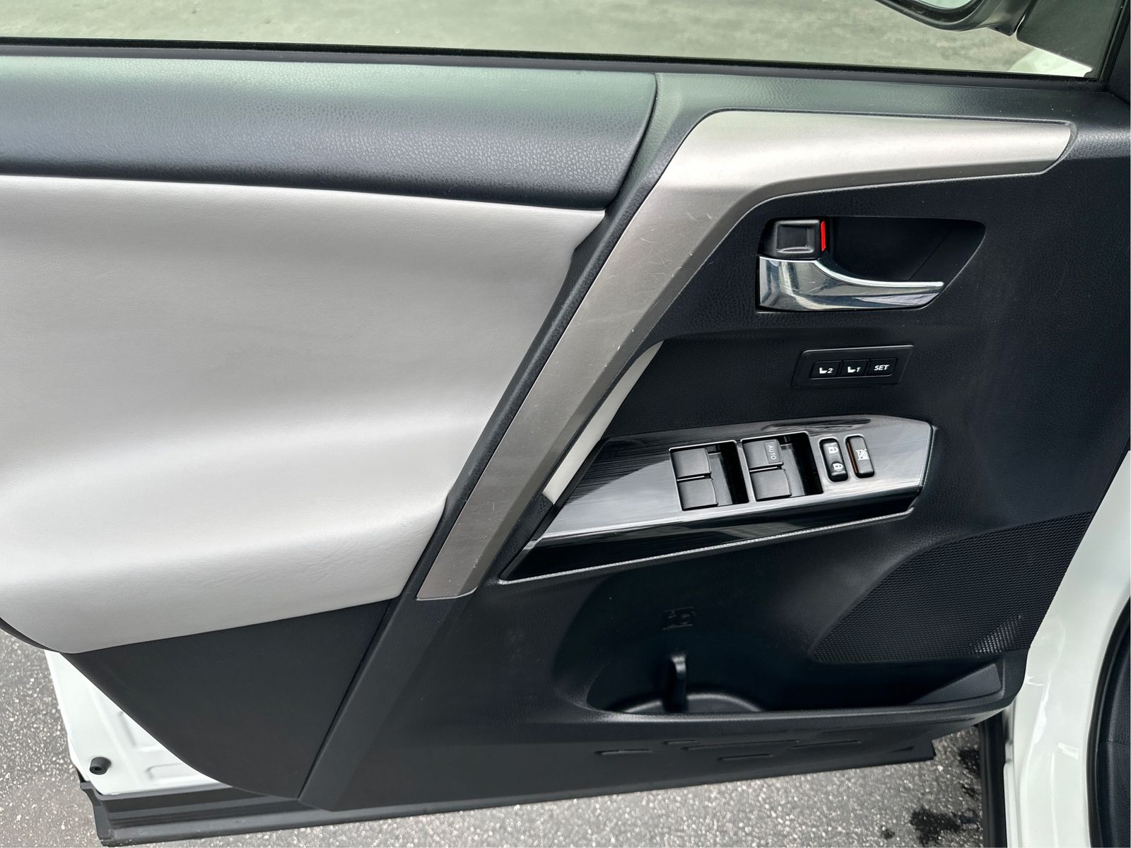2018 Toyota RAV4 Limited - Photo 21