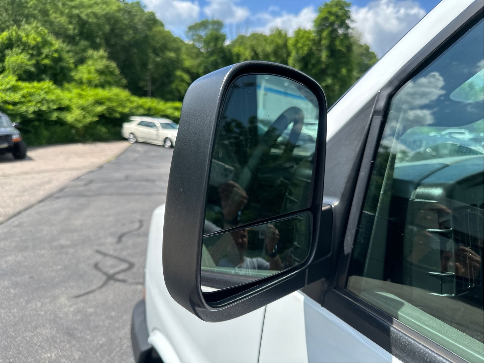 2020 Chevrolet Express Passenger LT - Photo 25