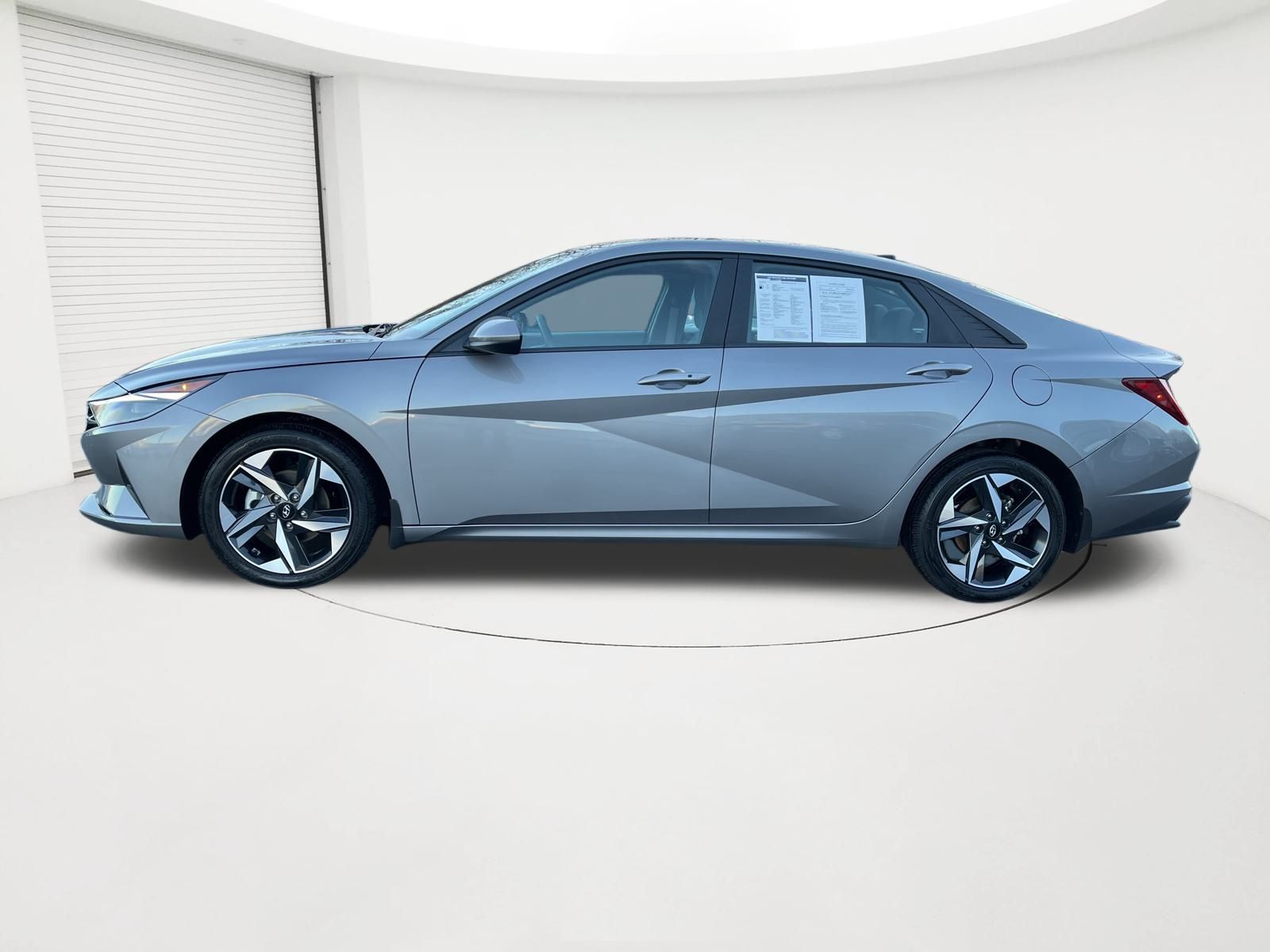 2023 Hyundai Elantra SEL photo 2