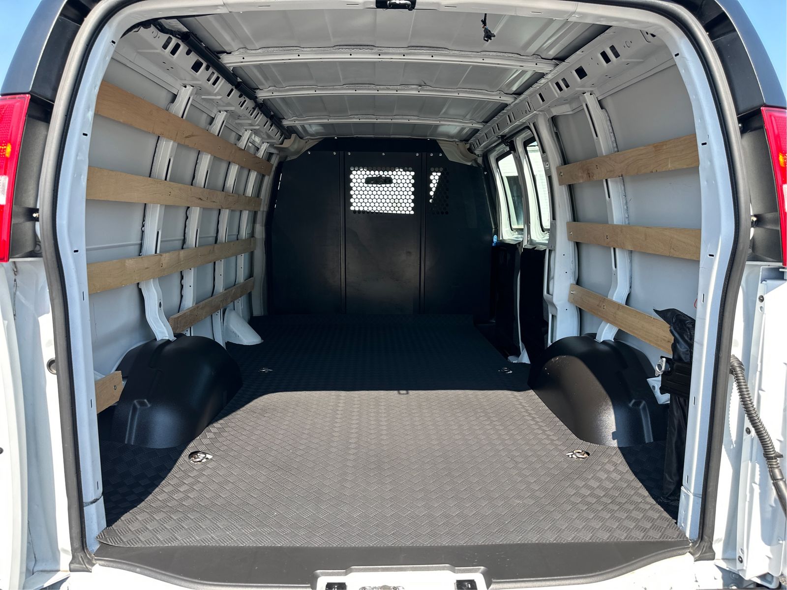 2025 GMC Savana Cargo Work Van - Photo 11