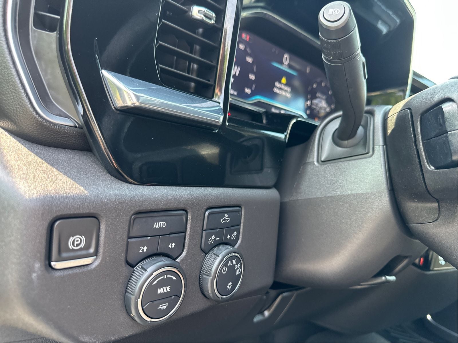 2024 Chevrolet Silverado 1500 LT - Photo 19