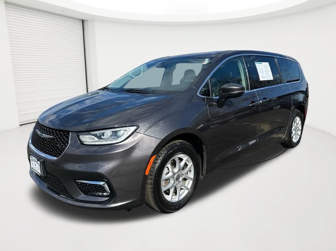 2023 Chrysler Pacifica Touring L's photo