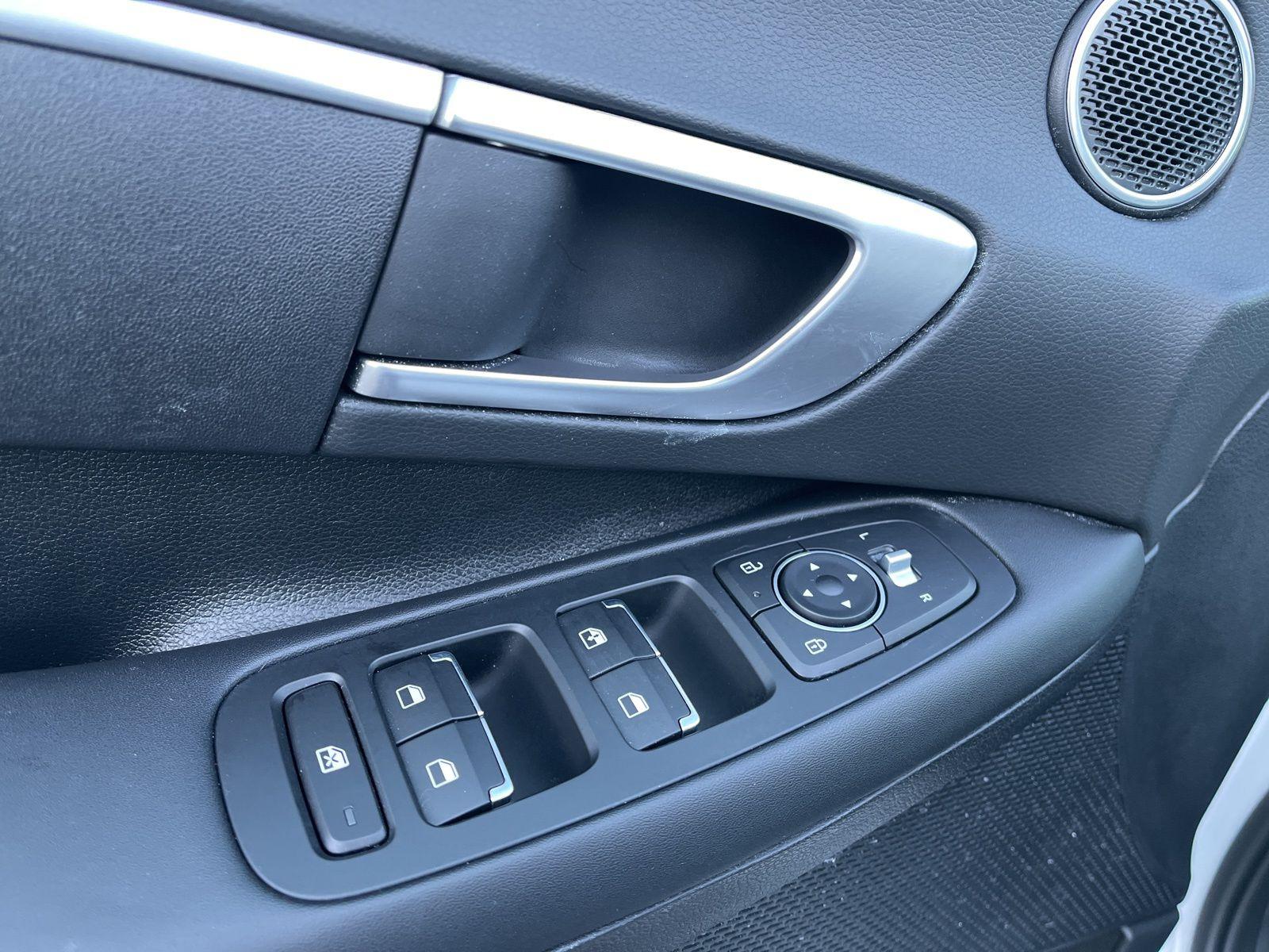 2025 Hyundai Sonata SE - Photo 23