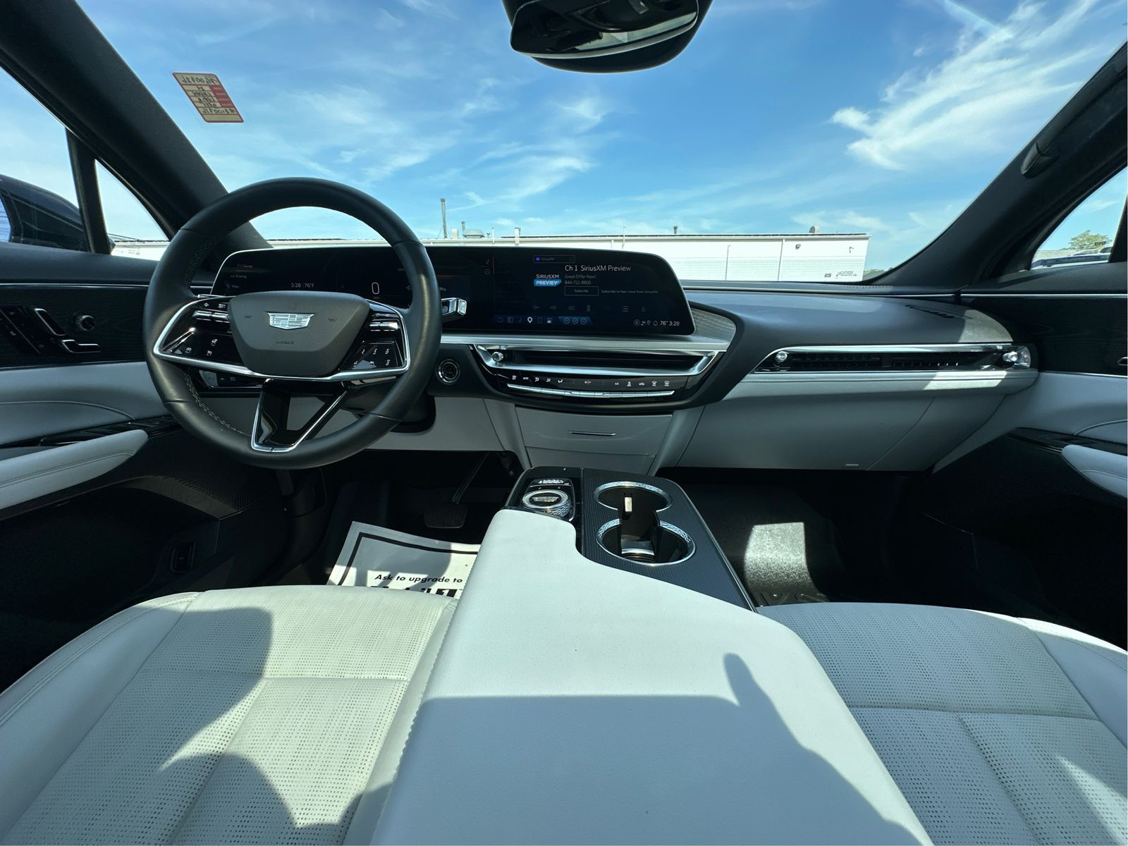 2024 Cadillac LYRIQ Luxury 1 - Photo 27