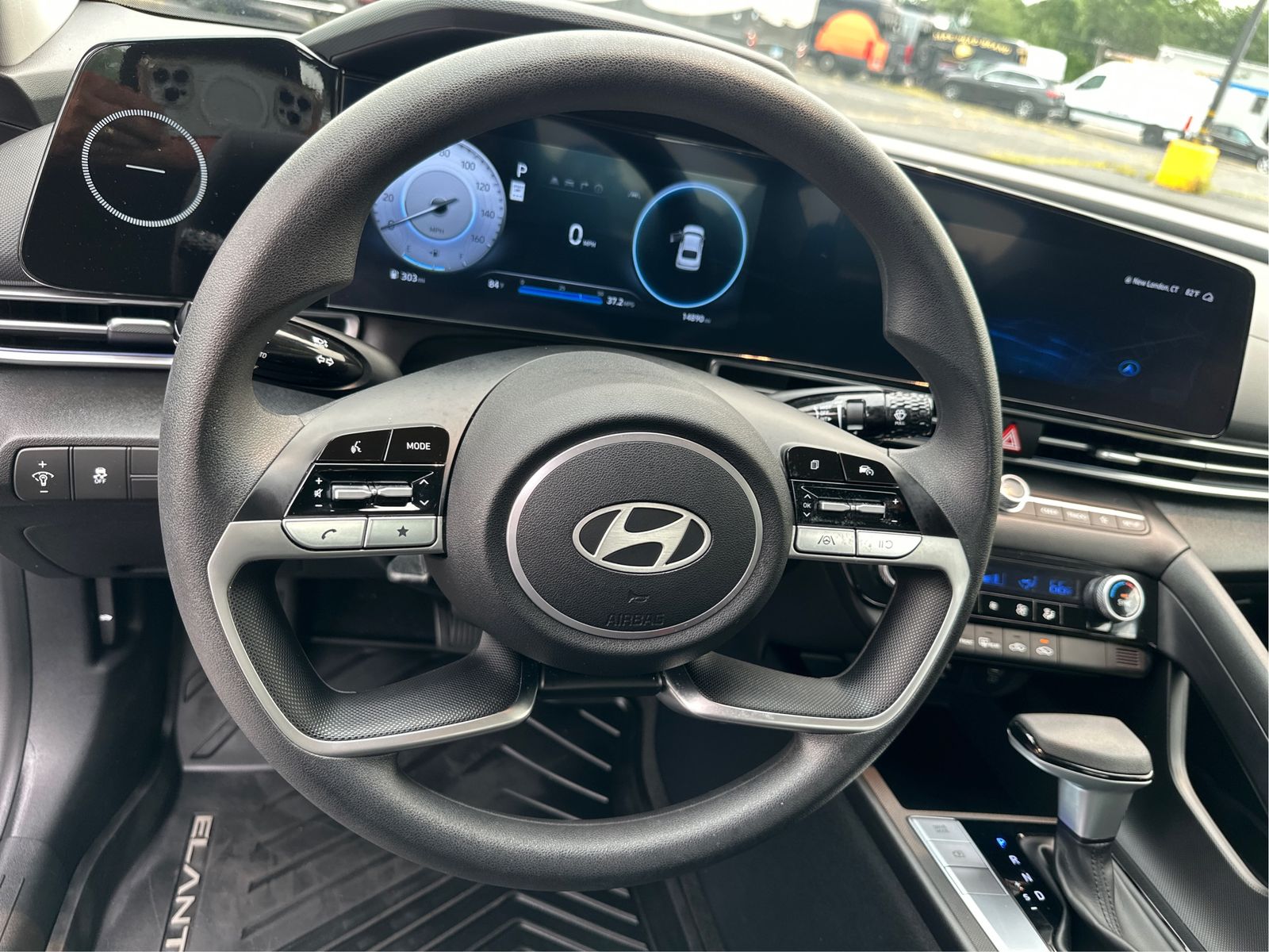 2024 Hyundai Elantra SEL - Photo 18