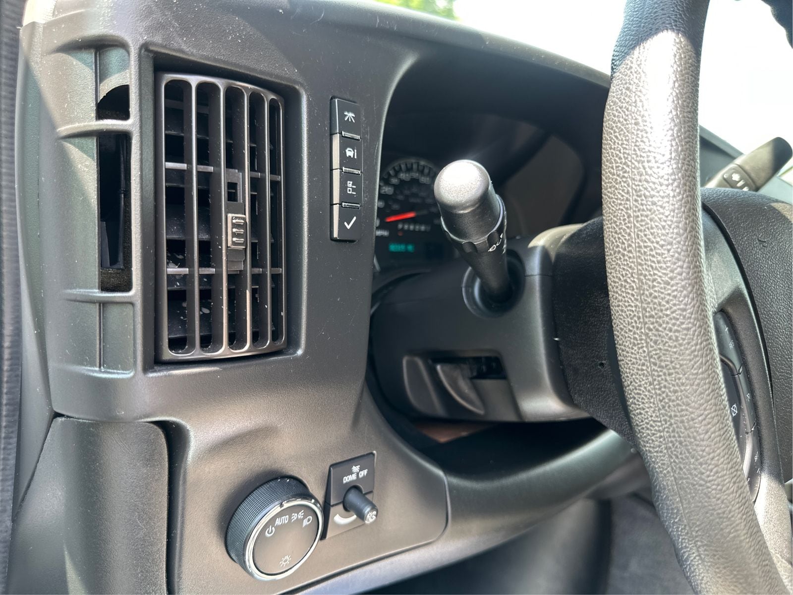 2020 Chevrolet Express Passenger LT - Photo 19