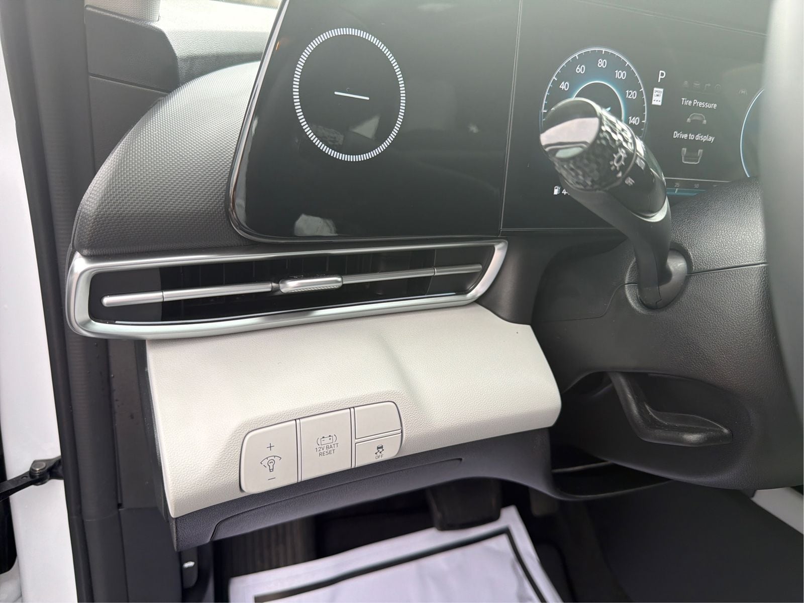 2025 Hyundai Elantra Limited - Photo 20