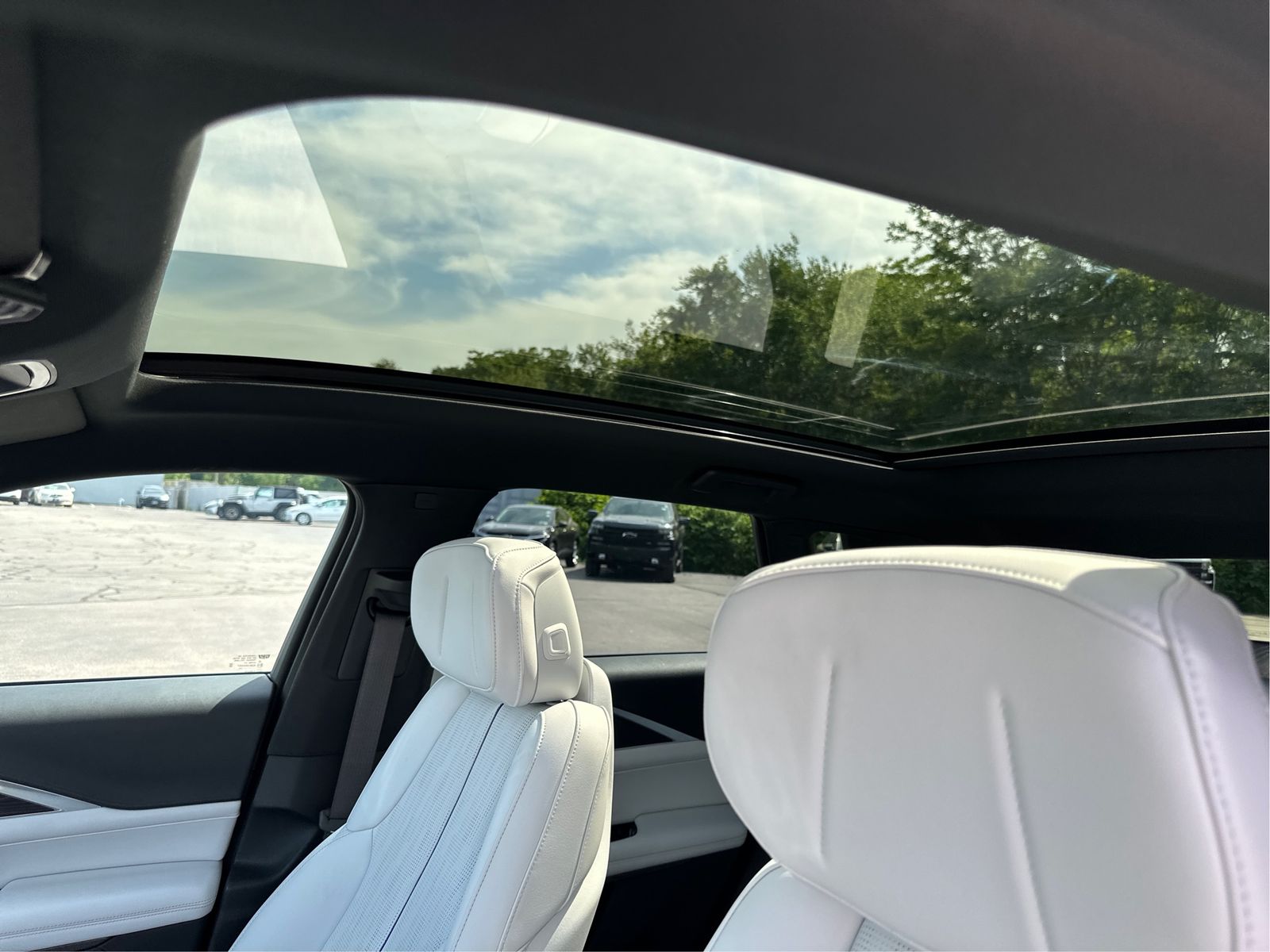 2024 Cadillac LYRIQ Luxury 1 - Photo 22