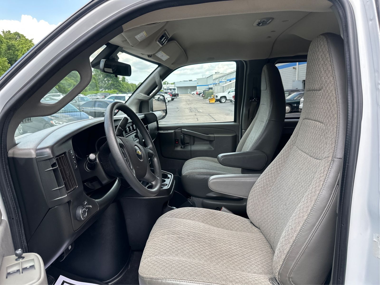 2020 Chevrolet Express Passenger LT - Photo 9