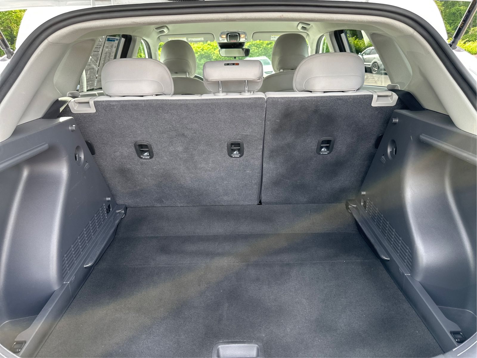 2025 Hyundai Kona SEL - Photo 12