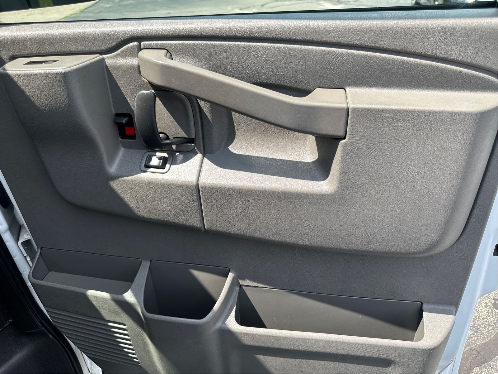 2020 Chevrolet Express Passenger LT - Photo 21