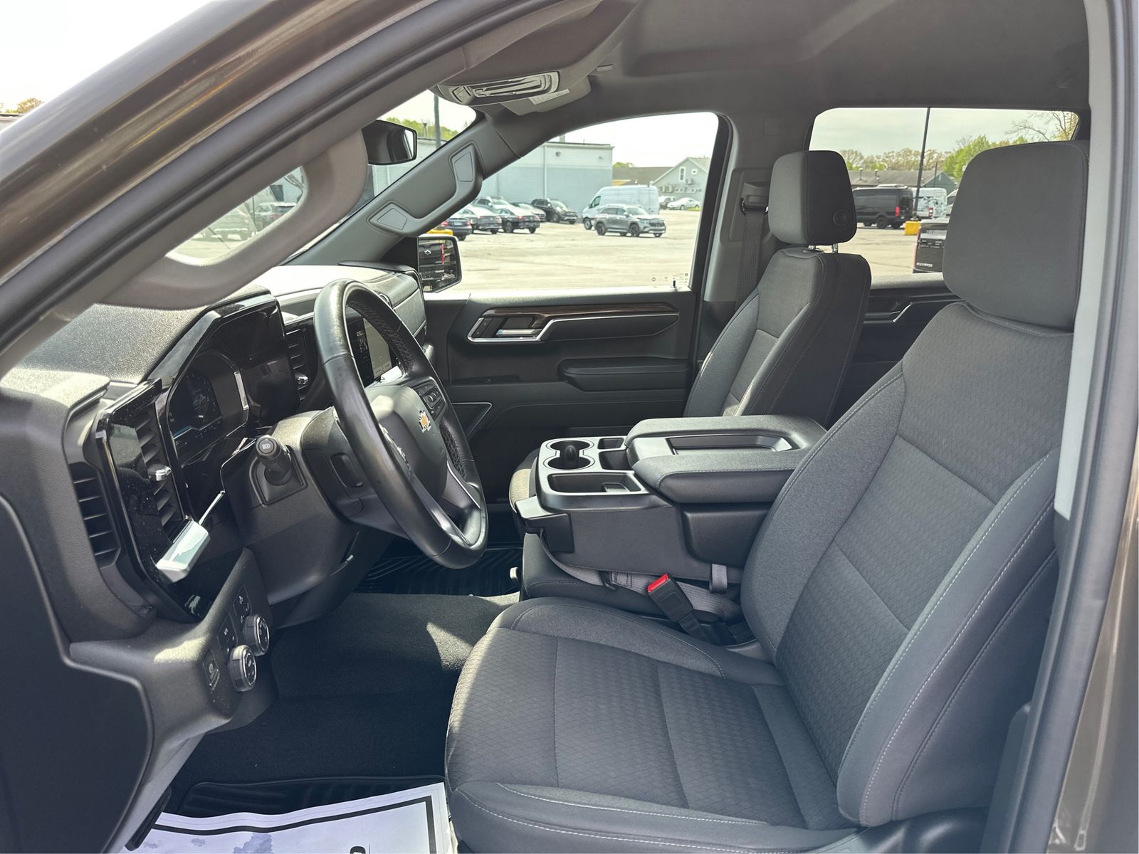 2023 Chevrolet Silverado 1500 LT - Photo 9