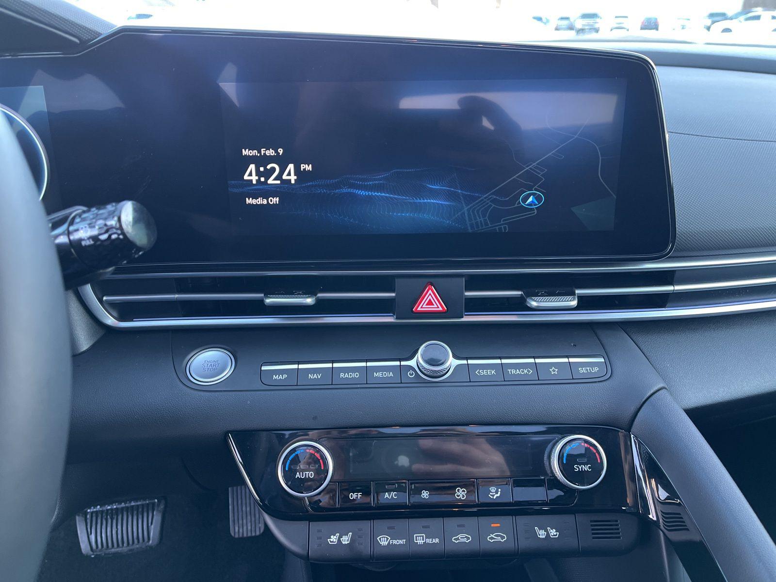 2025 Hyundai Elantra Limited - Photo 32