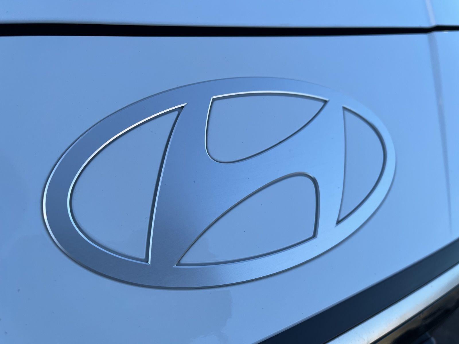 2025 Hyundai Elantra Limited - Photo 41