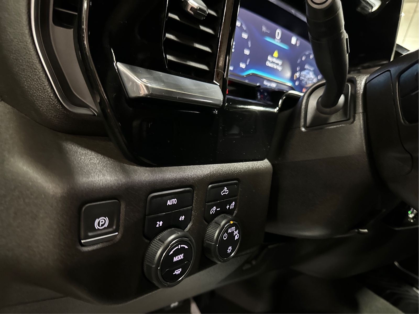 2023 Chevrolet Silverado 1500 LT - Photo 19