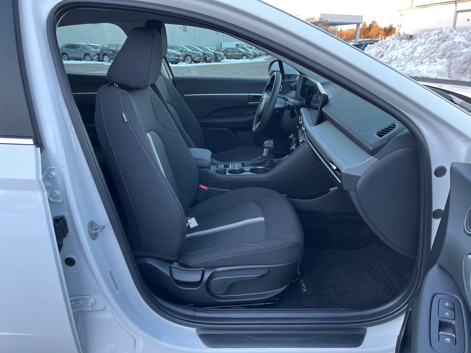 2025 Hyundai Sonata SE - Photo 15