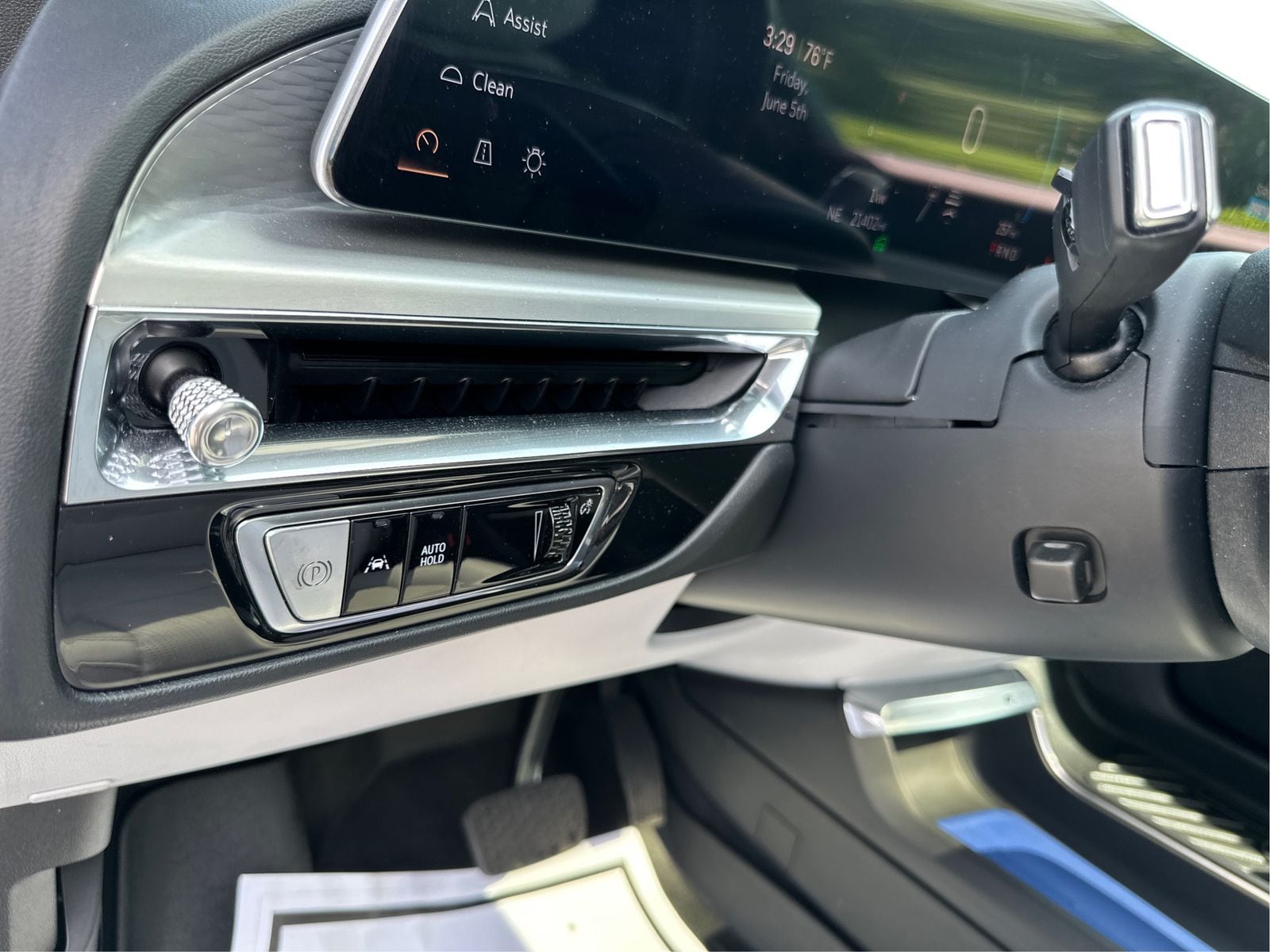 2024 Cadillac LYRIQ Luxury 1 - Photo 19