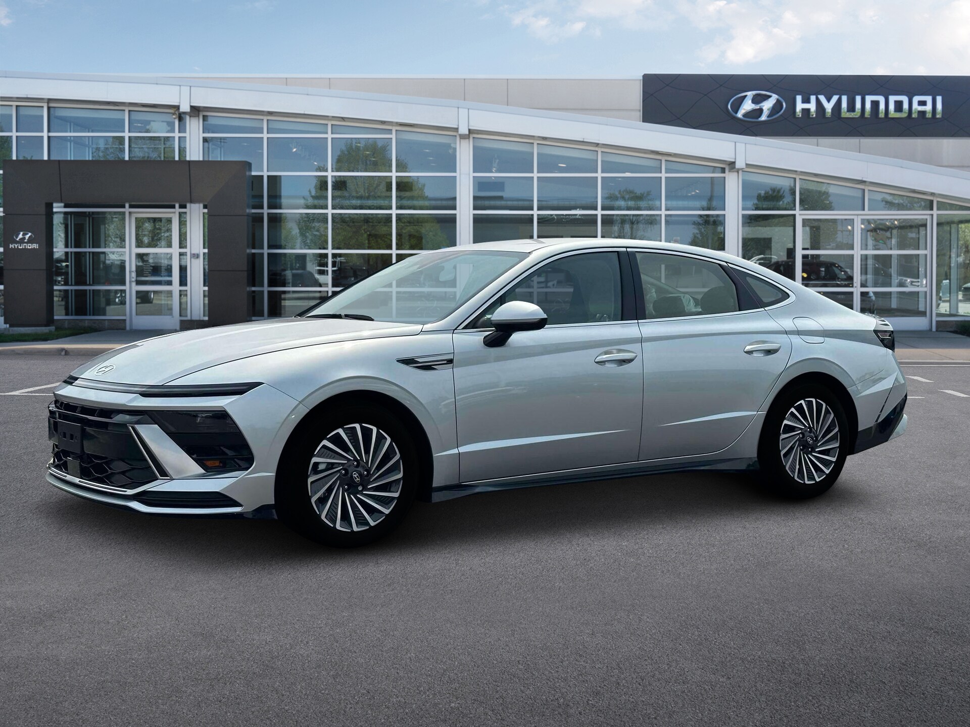 2025 Hyundai Sonata Hybrid Limited photo 2