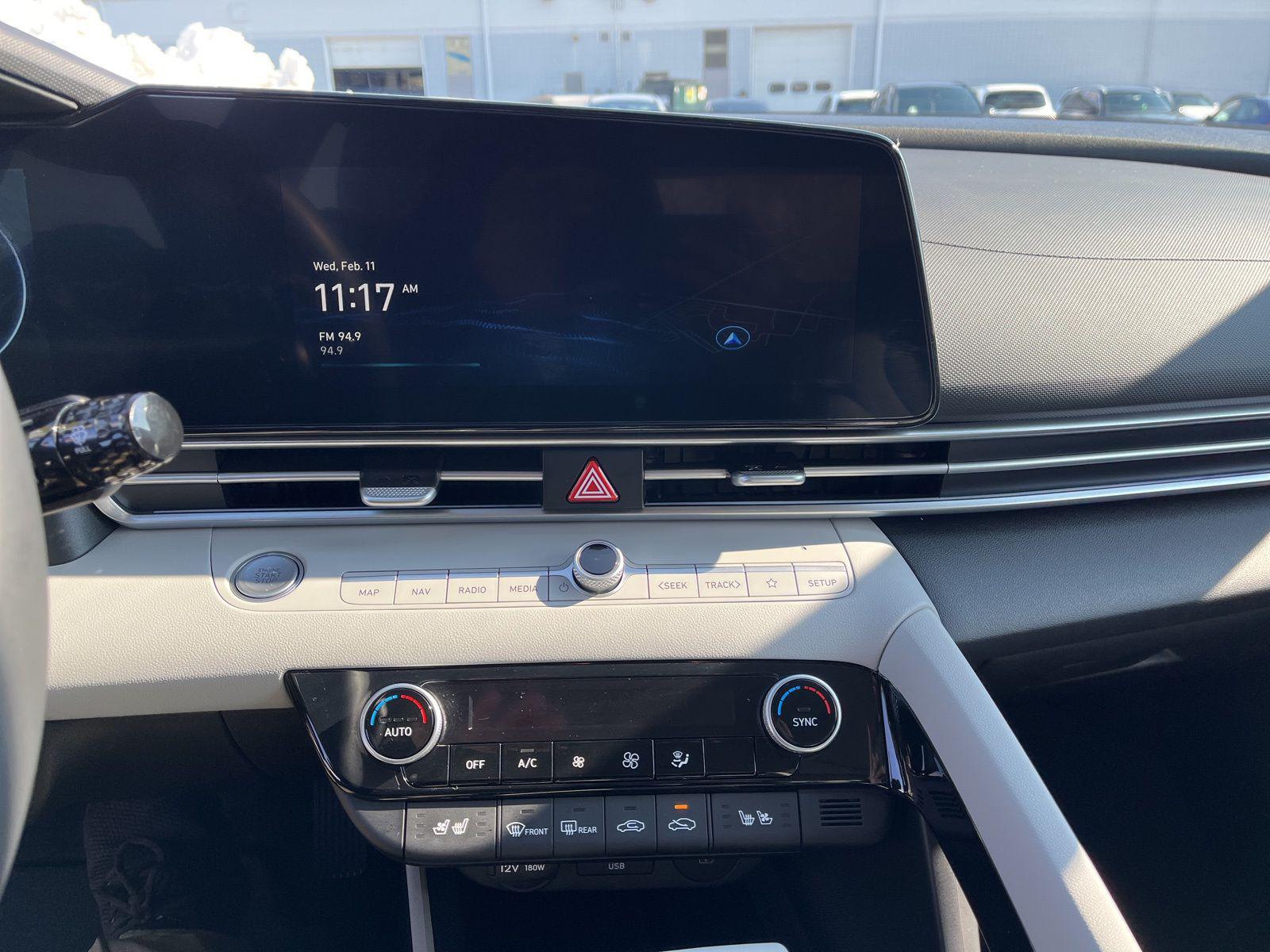 2025 Hyundai Elantra Limited - Photo 28