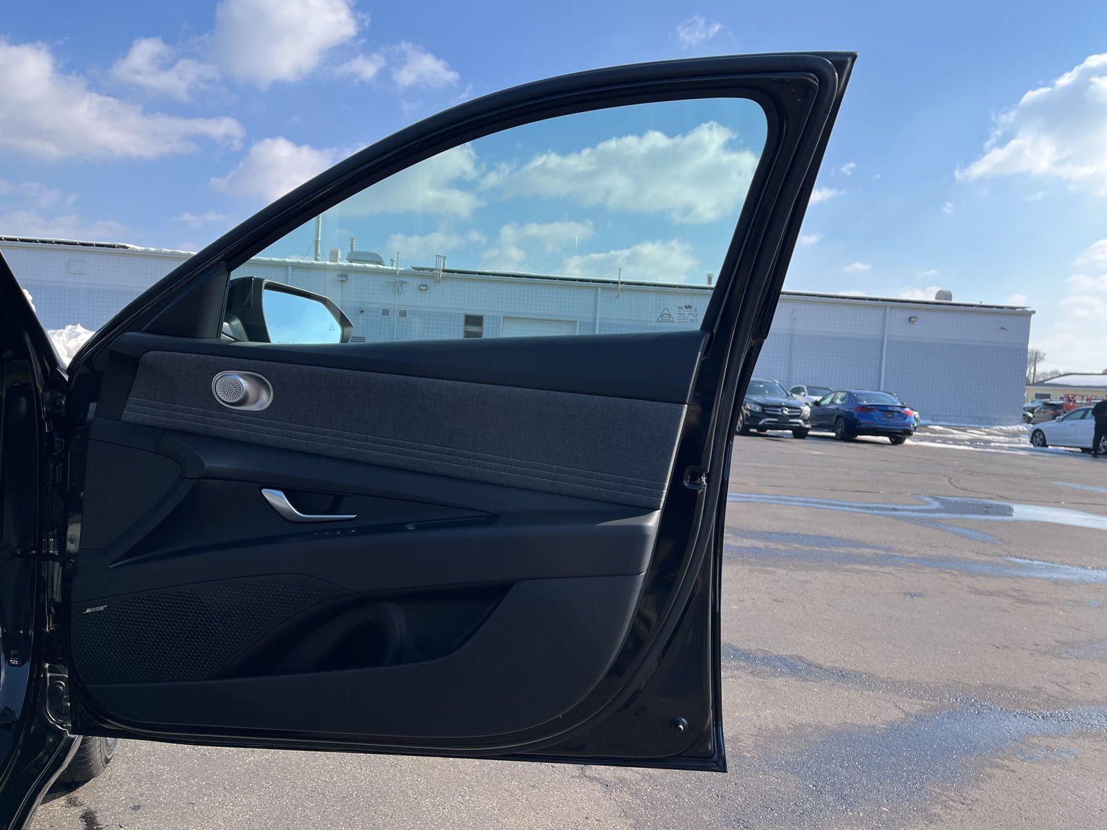 2025 Hyundai Elantra Limited - Photo 15