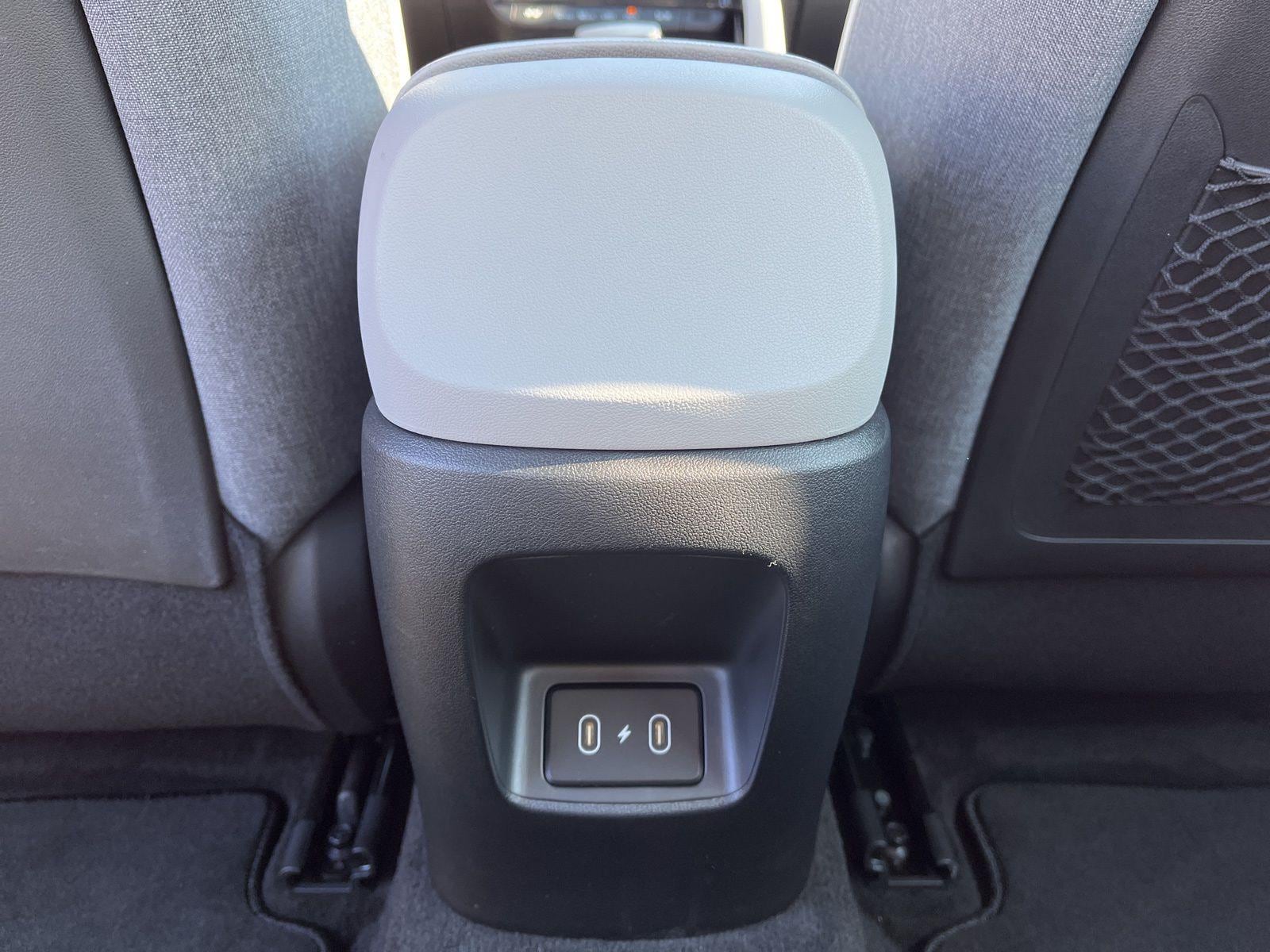 2025 Hyundai Elantra Limited - Photo 33