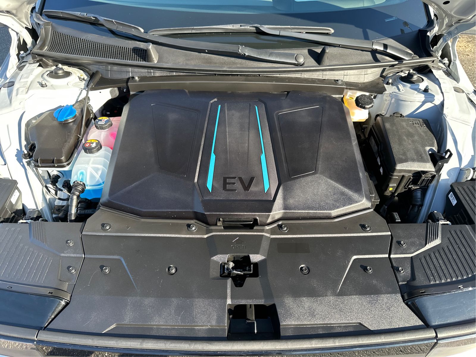 2024 Hyundai IONIQ 5 Limited - Photo 24