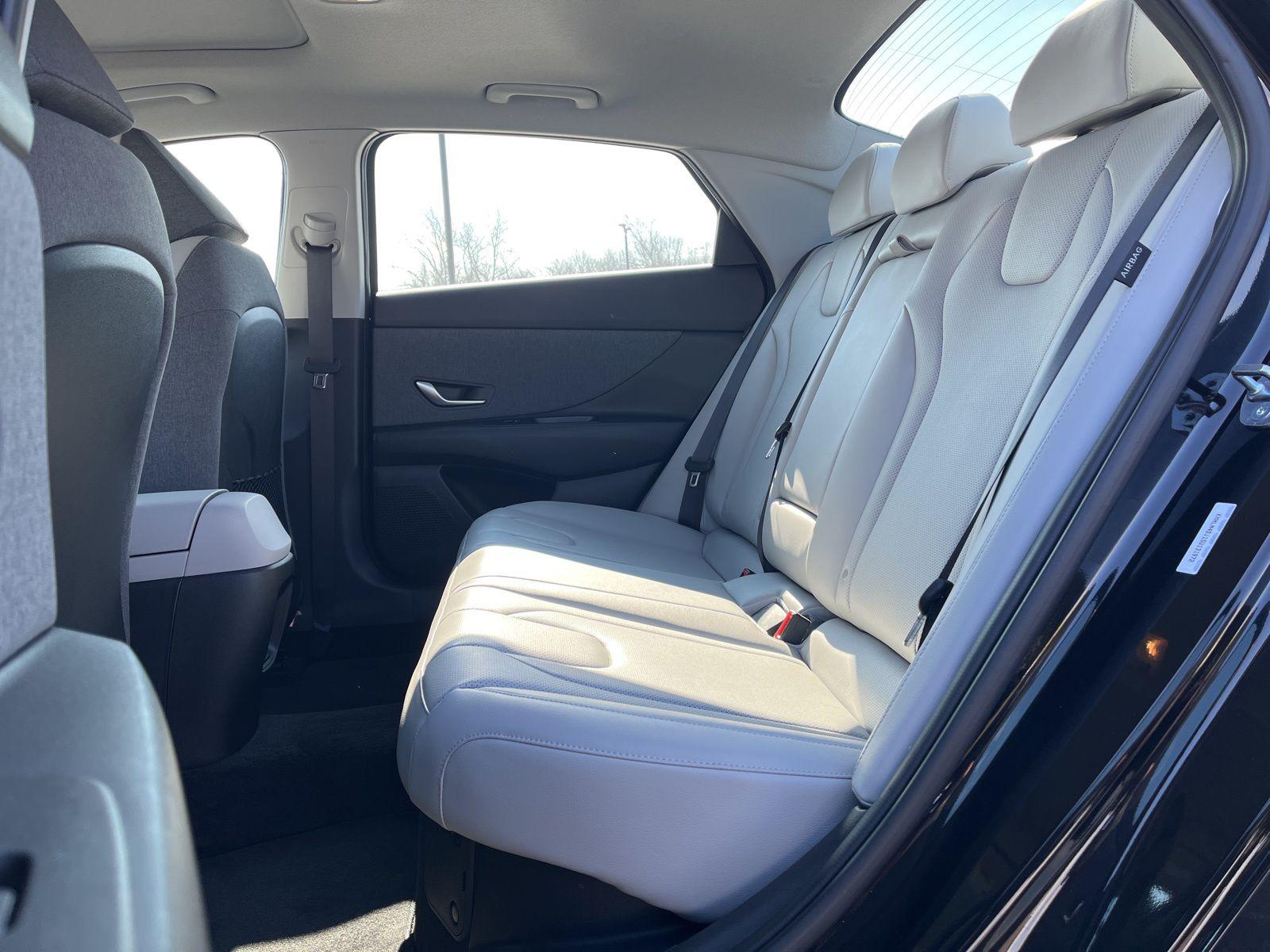 2025 Hyundai Elantra Limited - Photo 18