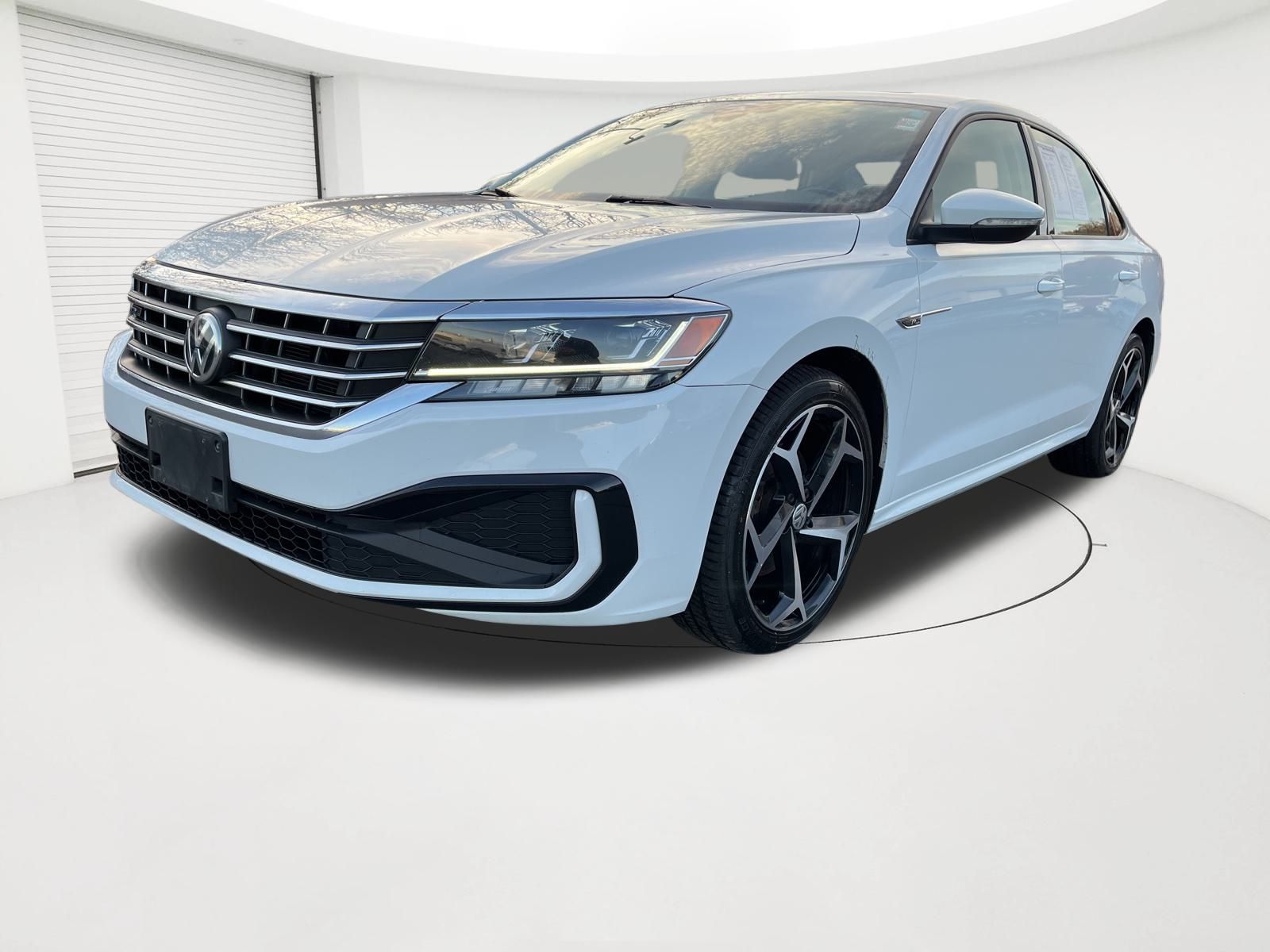 2020 Volkswagen Passat R-Line's photo