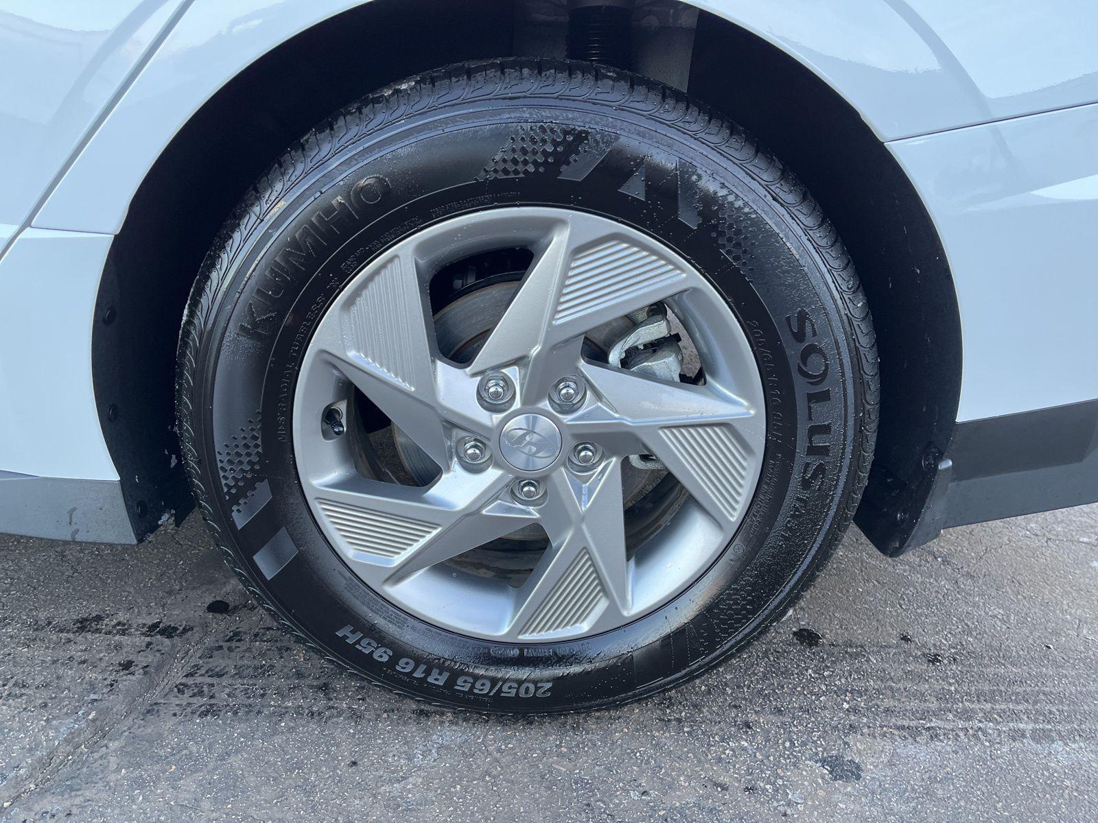2025 Hyundai Sonata SE - Photo 10