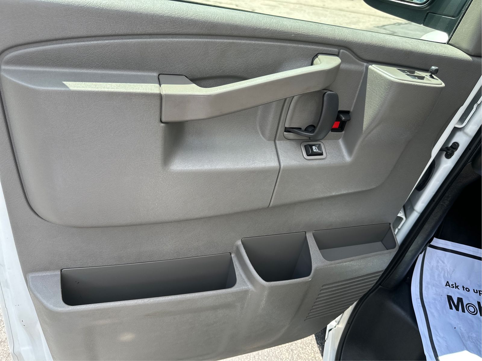 2020 Chevrolet Express Passenger LT - Photo 20