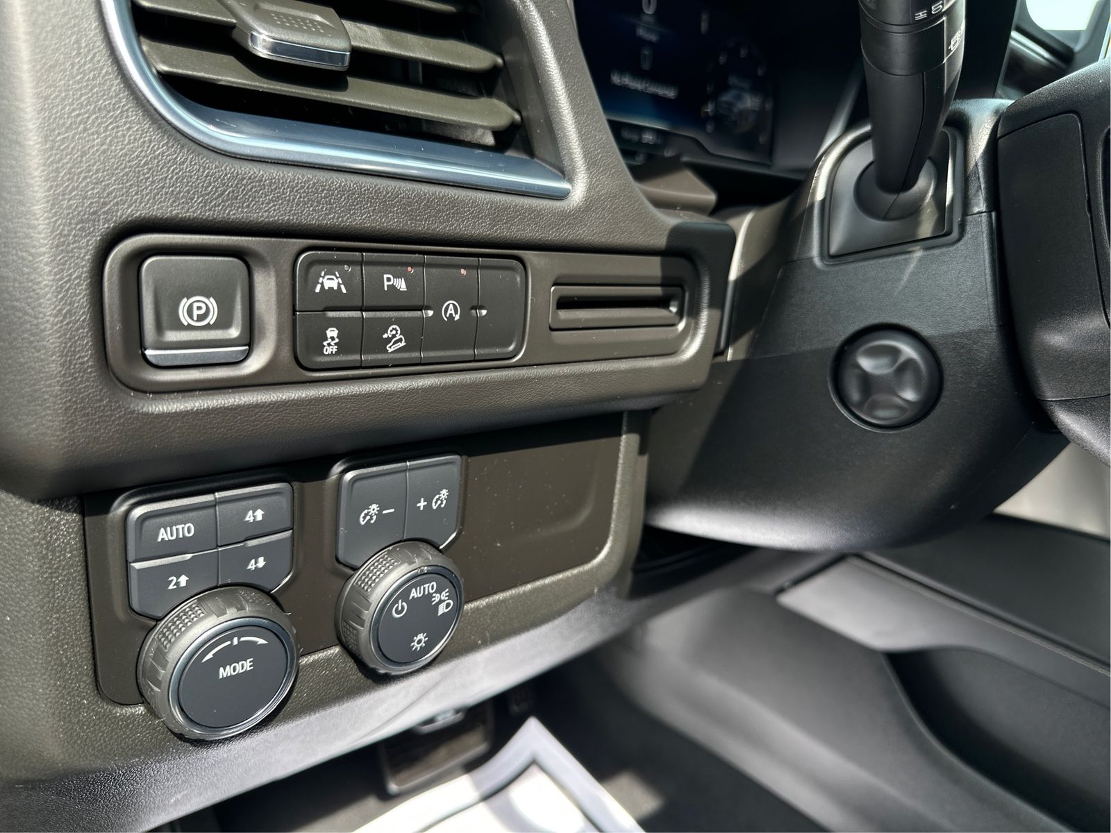 2024 Chevrolet Suburban Premier - Photo 20