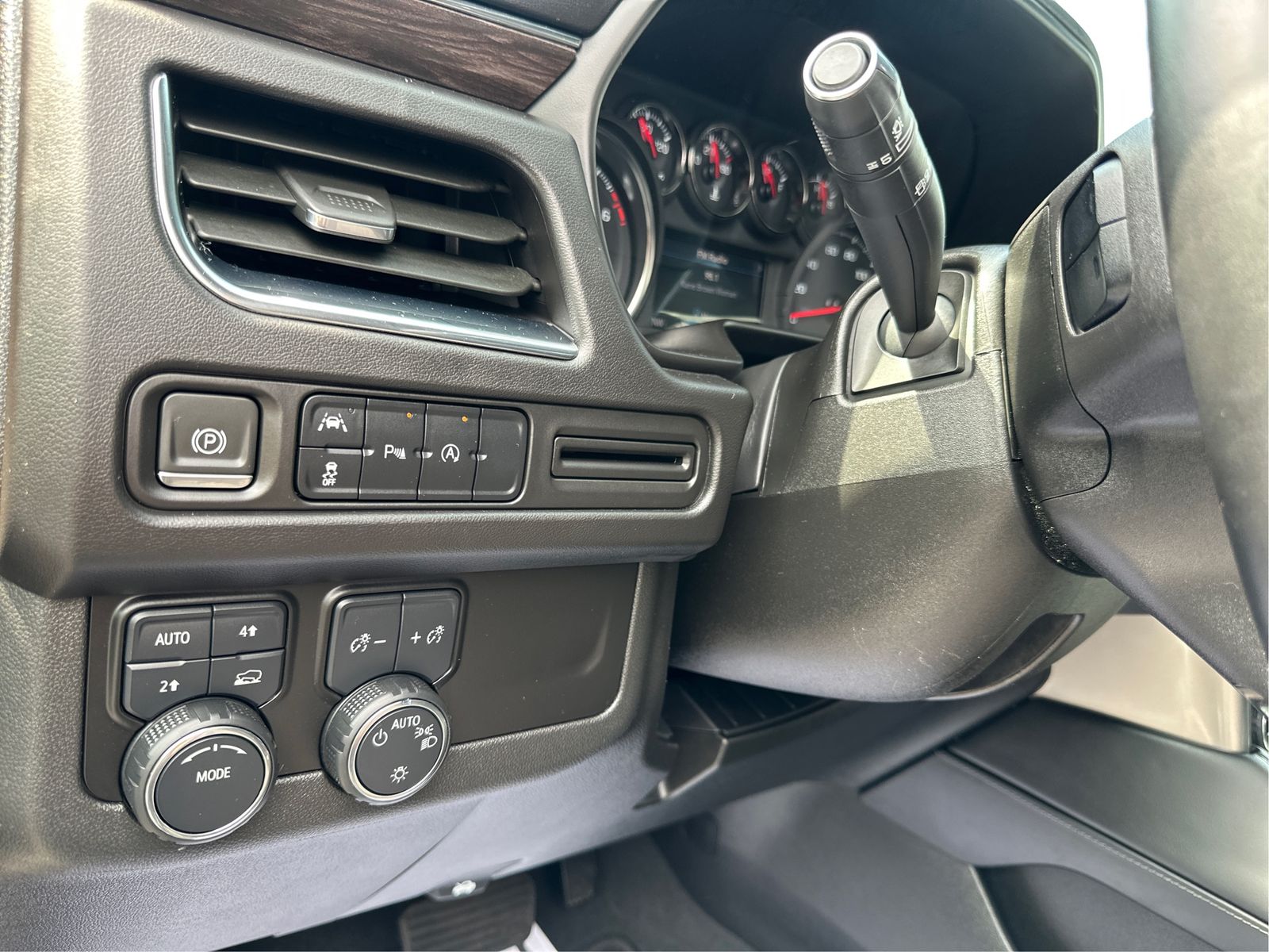 2024 Chevrolet Suburban LS - Photo 19