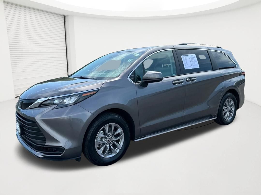 2024 Toyota Sienna LE 8-Passenger Hybrid AWD's photo