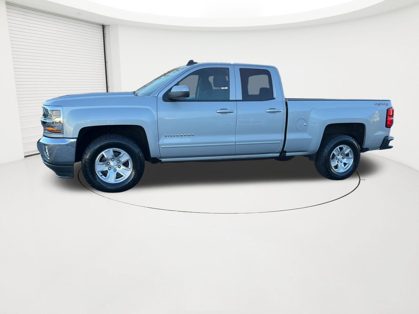 2016 Chevrolet Silverado 1500 LT photo 2