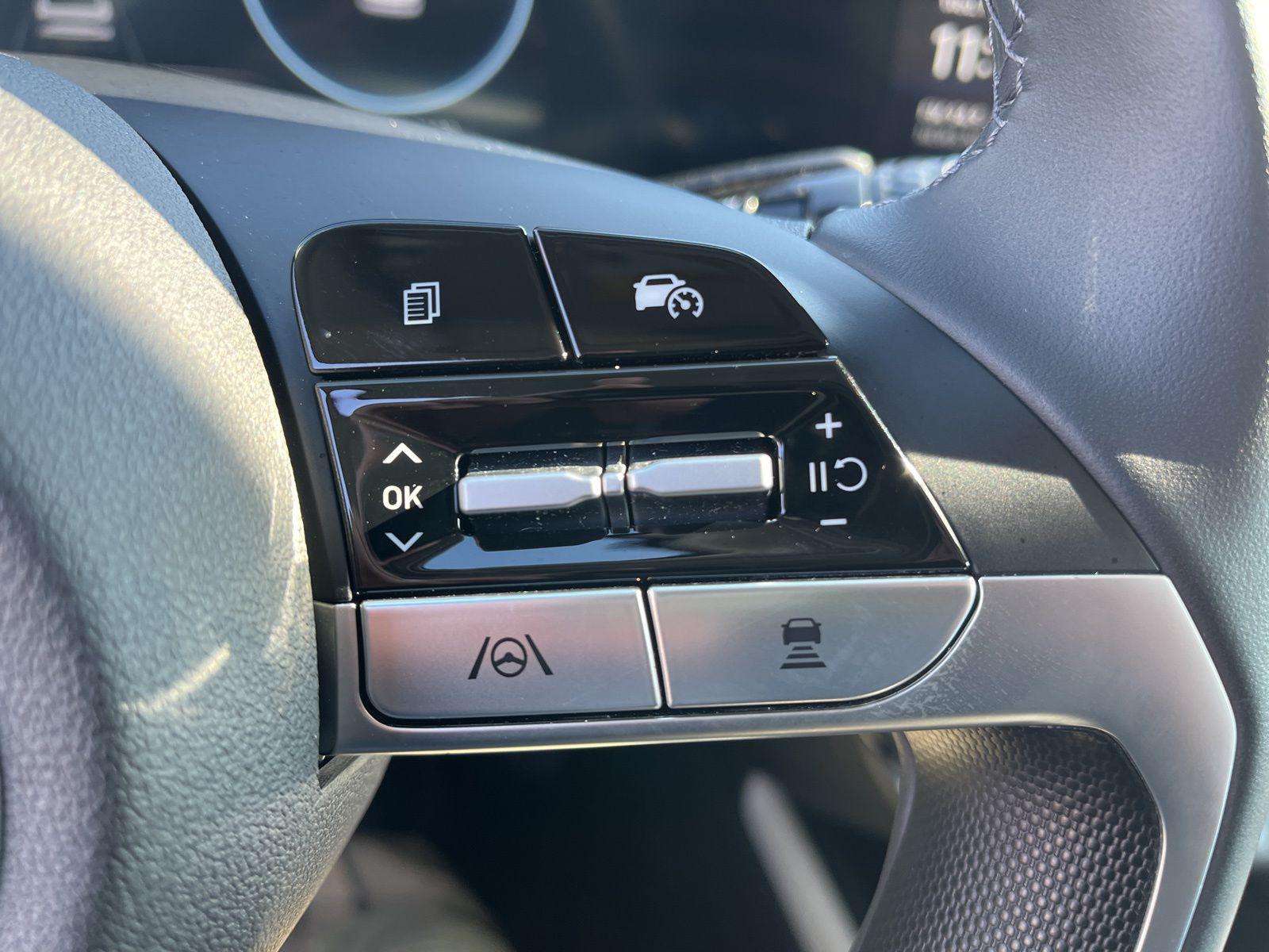 2025 Hyundai Elantra Limited - Photo 26