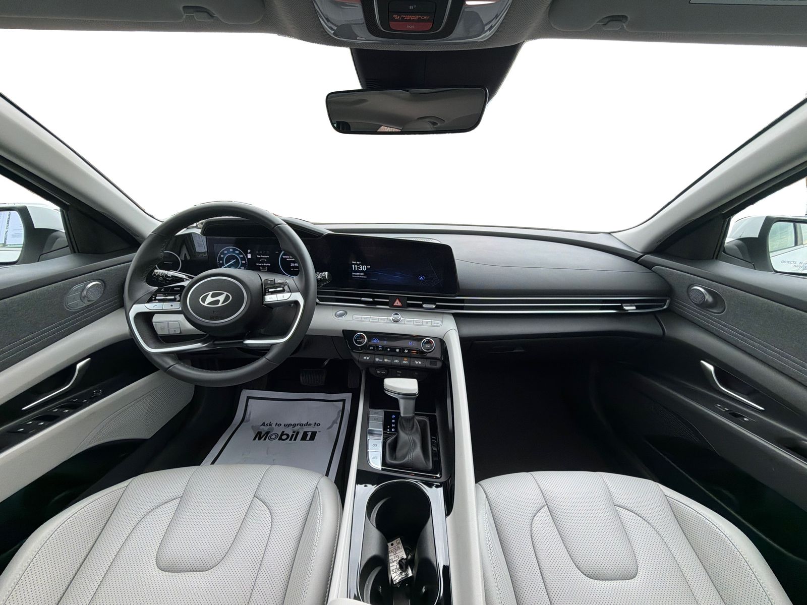 2025 Hyundai Elantra Limited - Photo 14