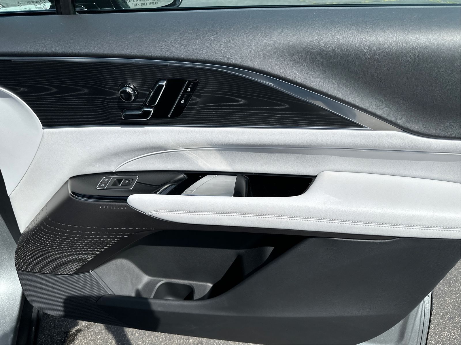2024 Cadillac LYRIQ Luxury 1 - Photo 21