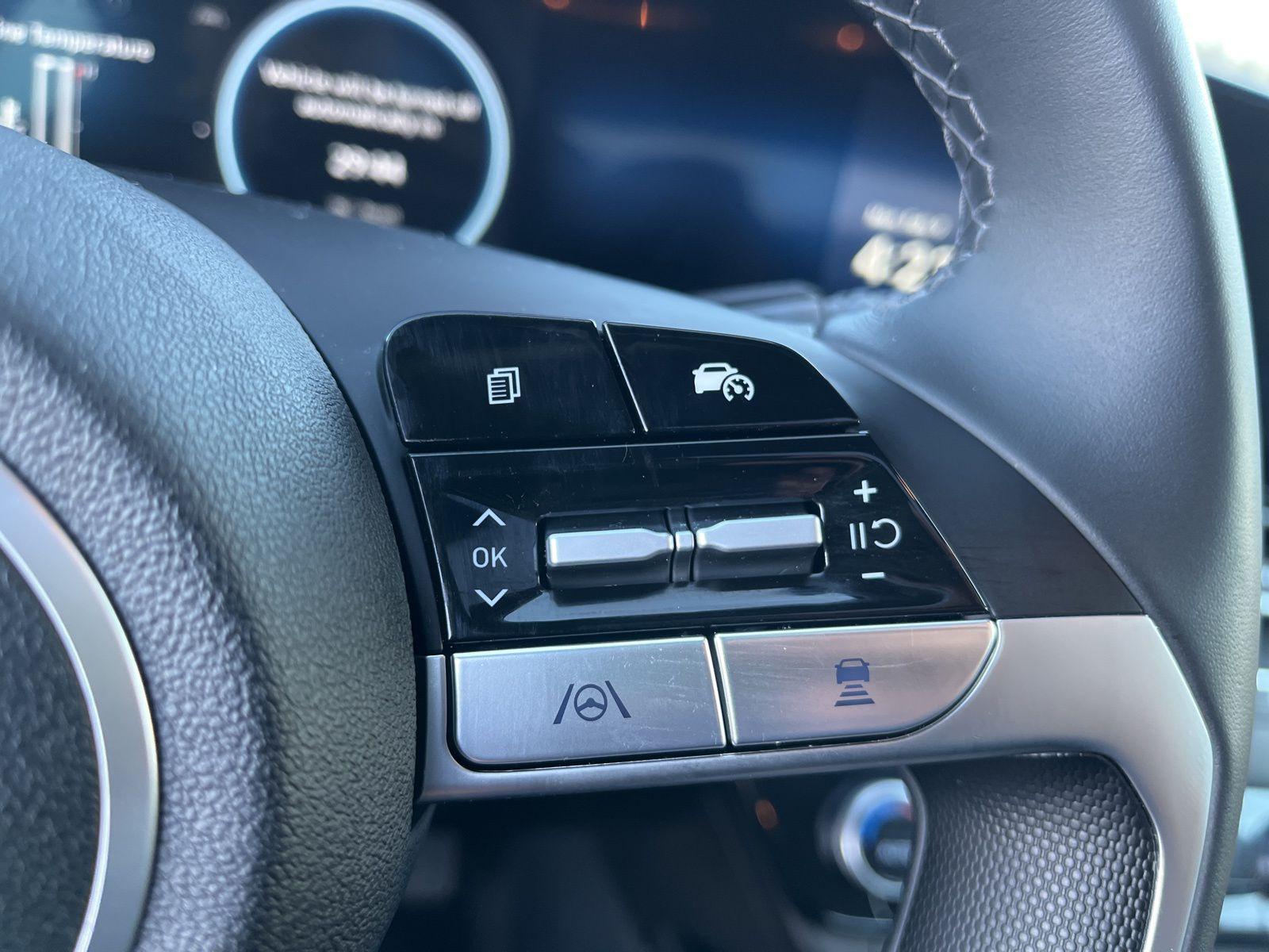 2025 Hyundai Elantra Limited - Photo 30