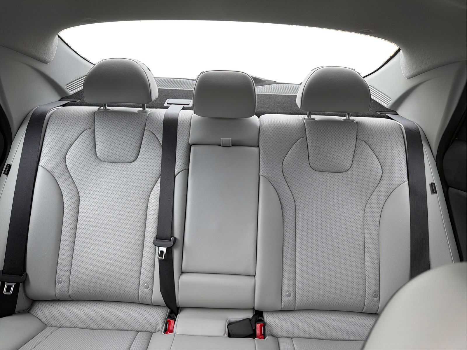 2025 Hyundai Elantra Limited - Photo 15