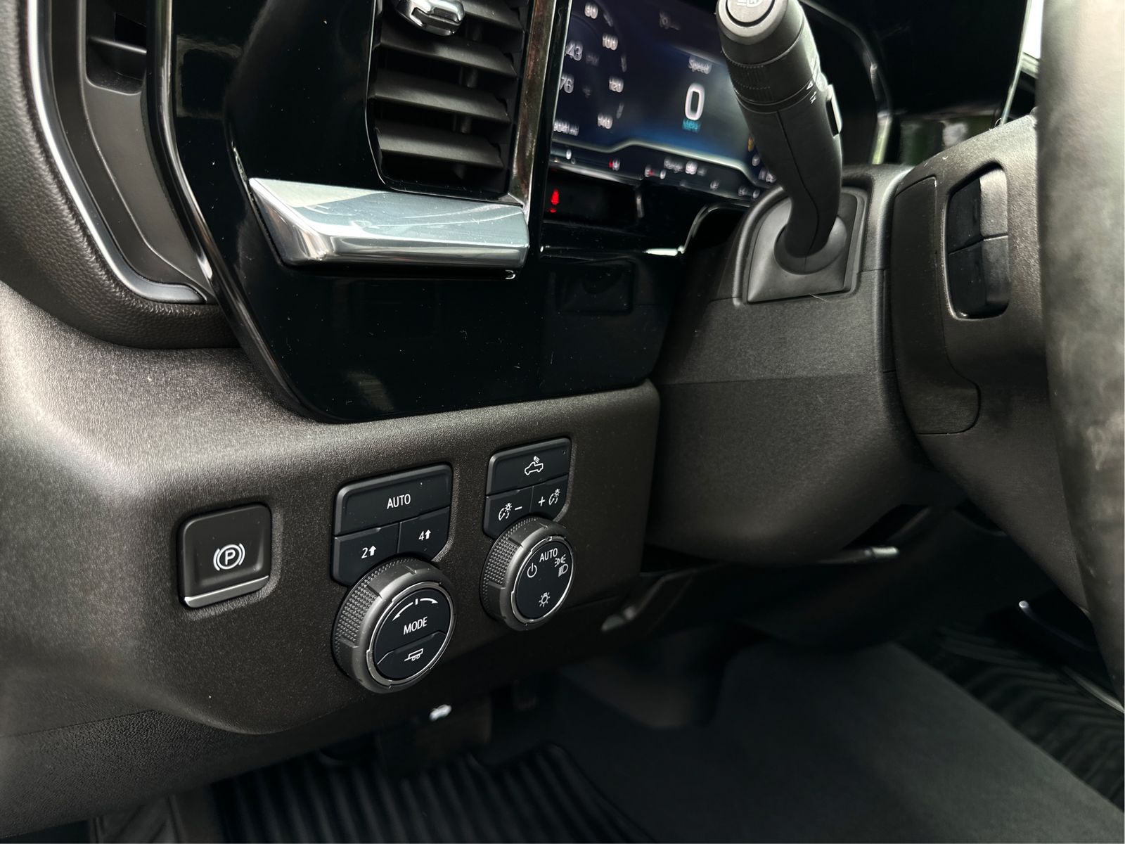 2024 Chevrolet Silverado 1500 LT - Photo 18