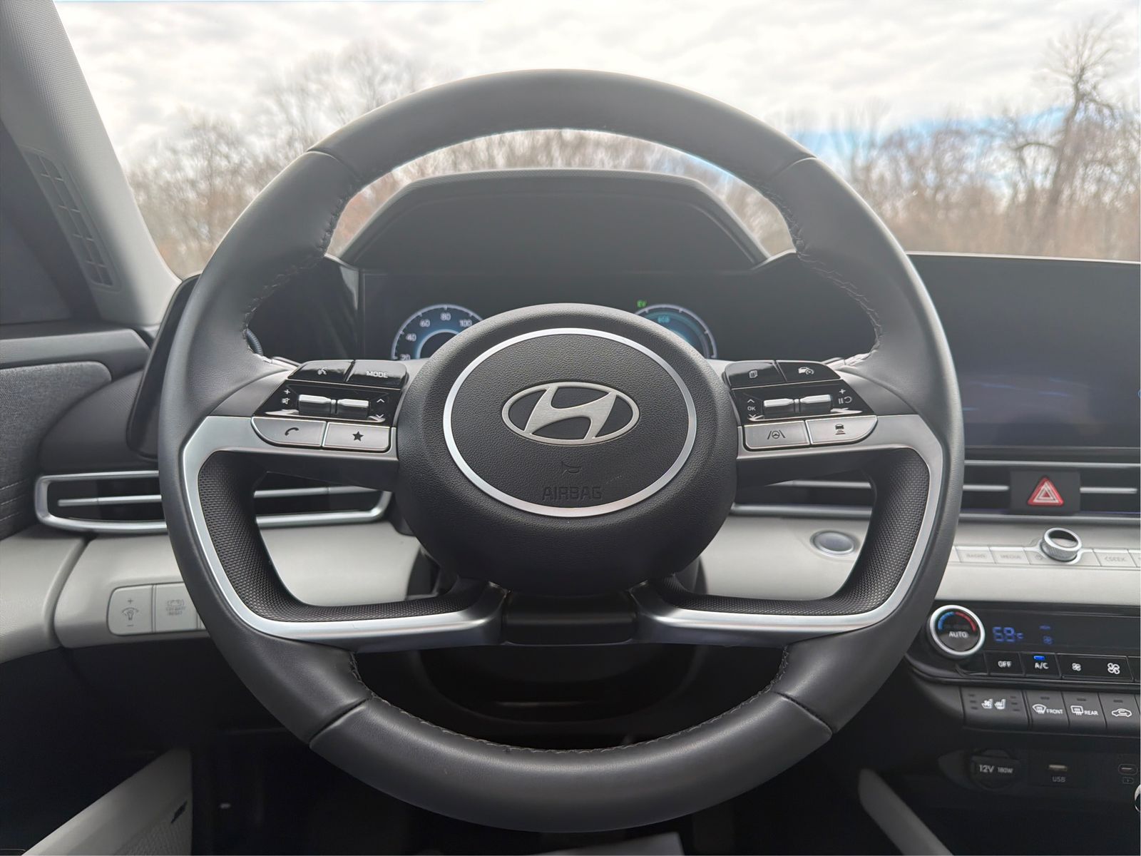 2025 Hyundai Elantra Limited - Photo 19