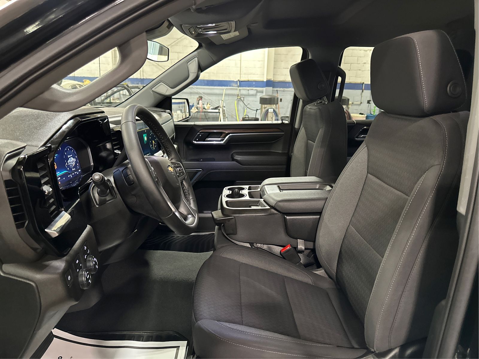2023 Chevrolet Silverado 1500 LT - Photo 9