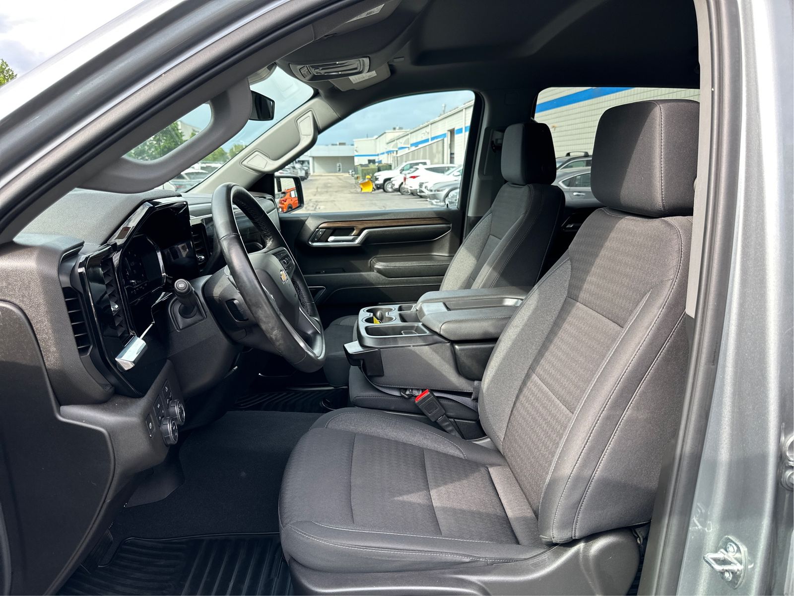 2024 Chevrolet Silverado 1500 LT - Photo 9