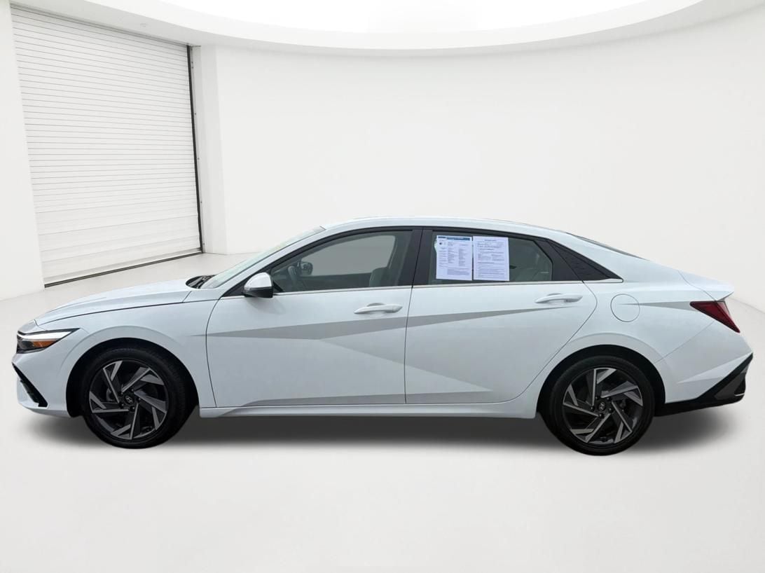 2025 Hyundai Elantra Limited - Photo 8