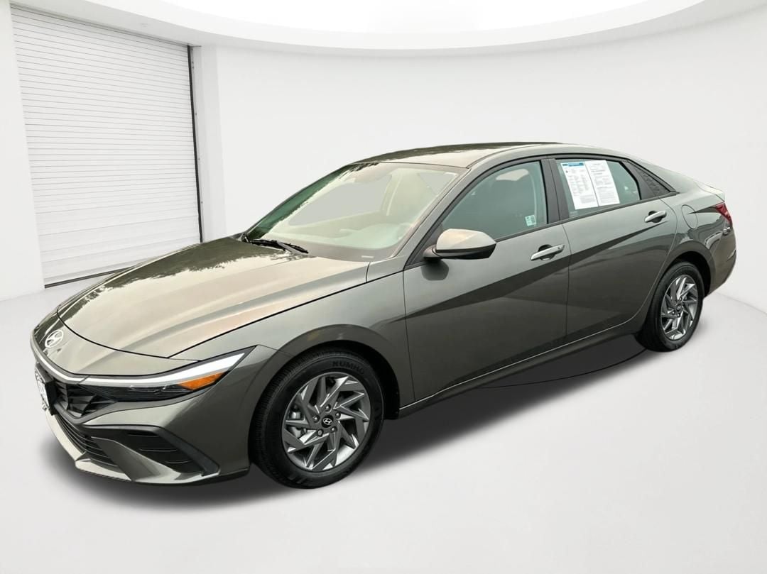 2024 Hyundai Elantra SEL - Photo 1