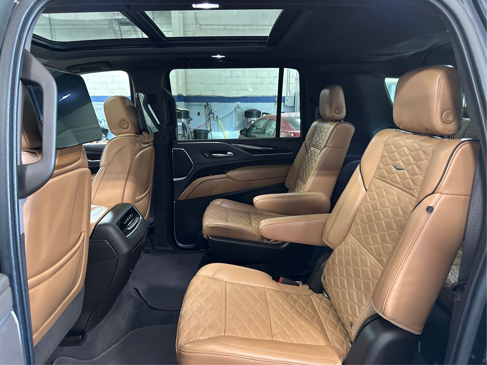 2021 Cadillac Escalade ESV Premium Luxury - Photo 10