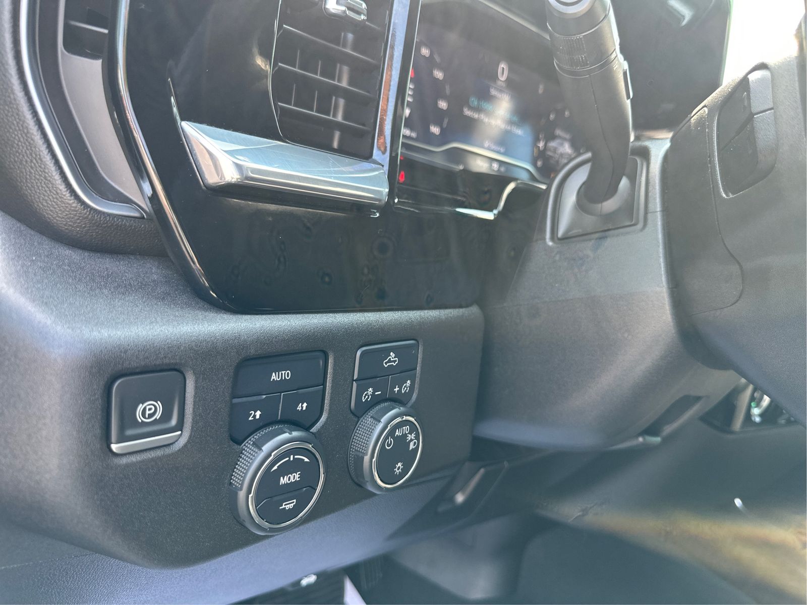 2024 Chevrolet Silverado 1500 LT - Photo 19